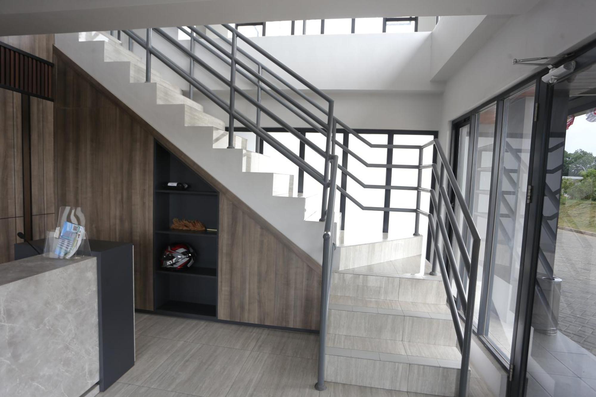 Dancenter Cikarang Near Ridhoka Salma Hospital 3*
