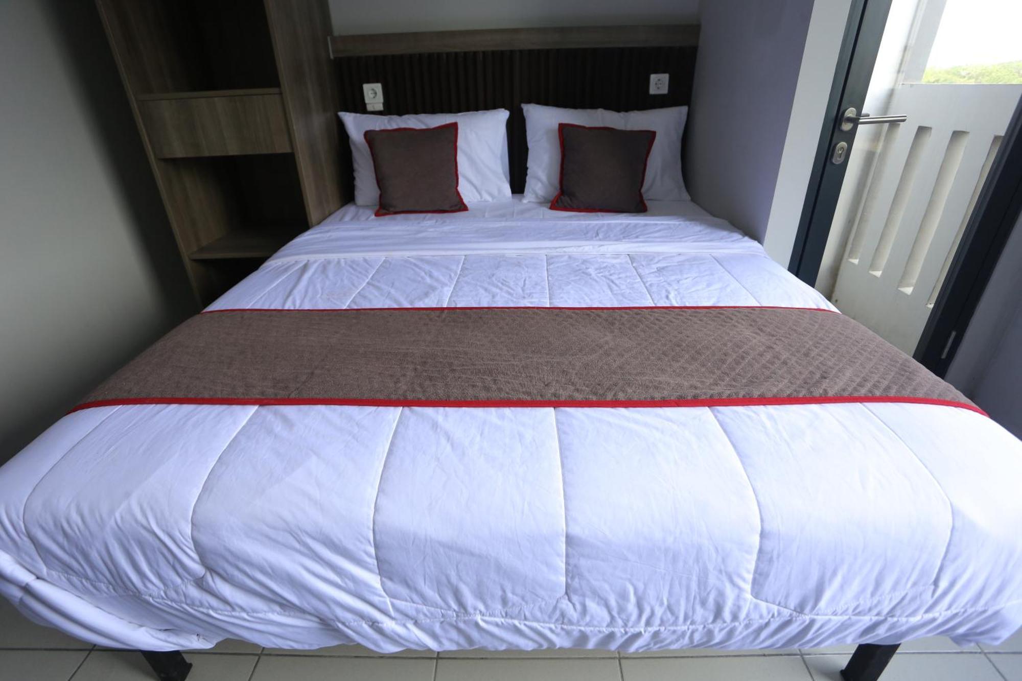 Dancenter Cikarang Near Ridhoka Salma Hospital 3* Bekasi