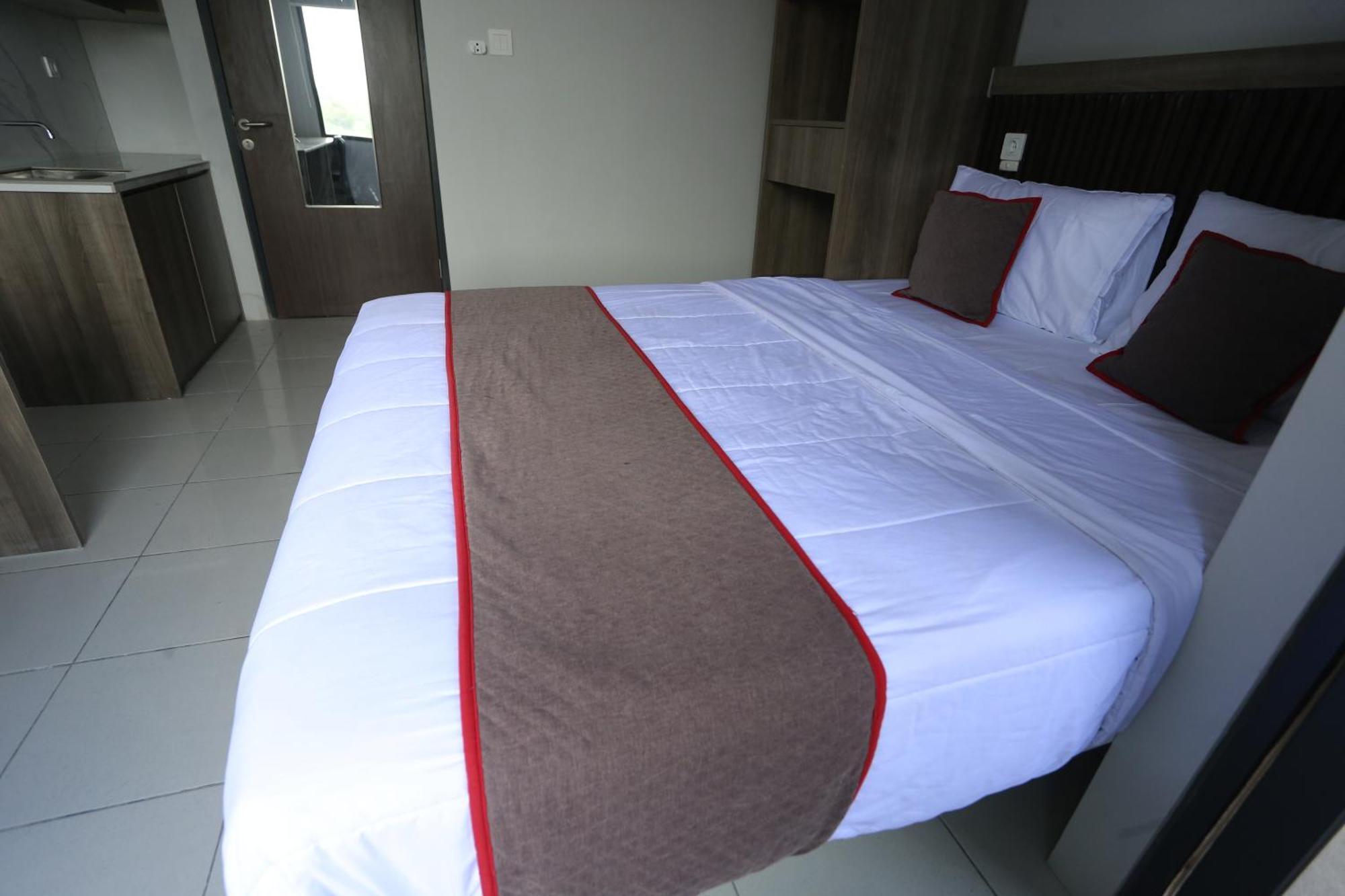 Dancenter Cikarang Near Ridhoka Salma Hospital 3*